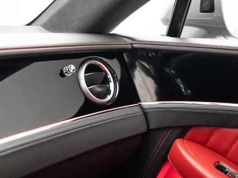 Used 2024 Bentley Continental GT V8 image 27