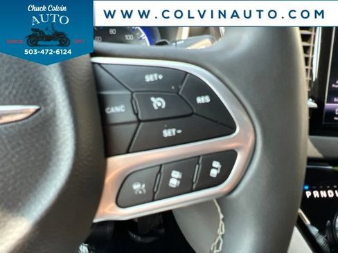 Used 2023 Chrysler Pacifica Touring-L FWD image 19