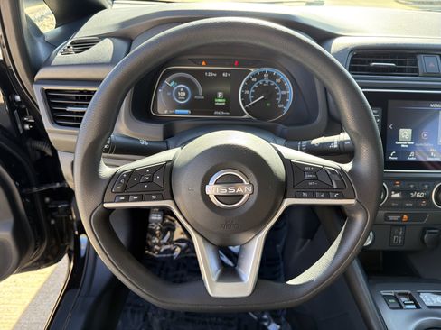 Used 2023 Nissan Leaf S image 16