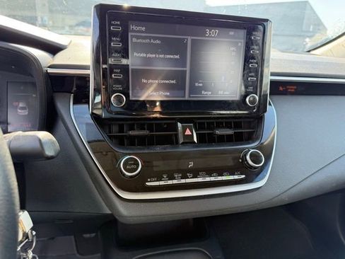 Used 2020 Toyota Corolla LE image 17