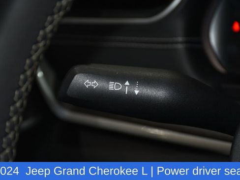 Used 2024 Jeep Grand Cherokee L Limited w/ Luxury Tech Group II image 10