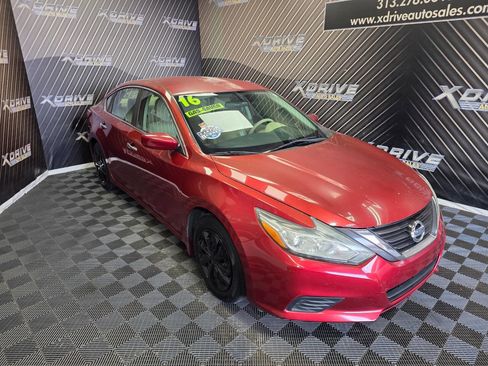 Used 2016 Nissan Altima 2.5 S w/ Interior Lighting Package FWD image 8
