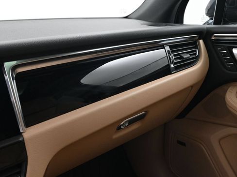 Certified 2026 Porsche Macan AWD/4WD image 23