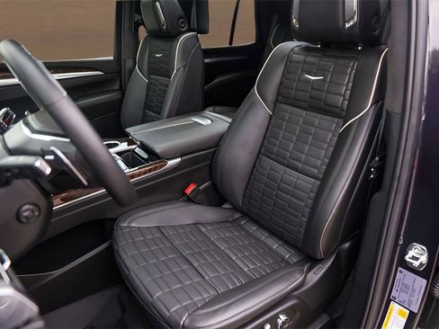 Certified 2025 Cadillac Escalade Sport Platinum w/ LPO, ONYX Package image 7