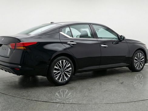 Used 2025 Nissan Altima 2.5 SV image 9