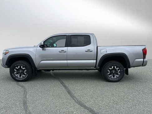 Used 2018 Toyota Tacoma SR image 6