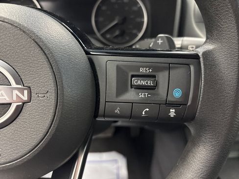 Used 2023 Nissan Rogue SV image 33