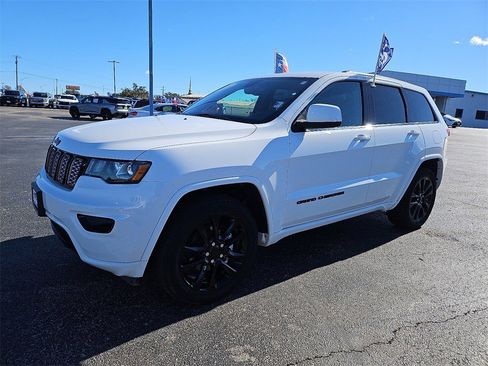 Used 2020 Jeep Grand Cherokee Altitude image 2