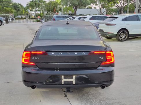 Used 2018 Volvo S90 T5 Momentum w/ Convenience Package FWD image 6