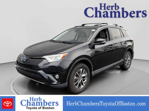 Used 2017 Toyota RAV4 XLE w/ All Weather Liner Package AWD/4WD image 10