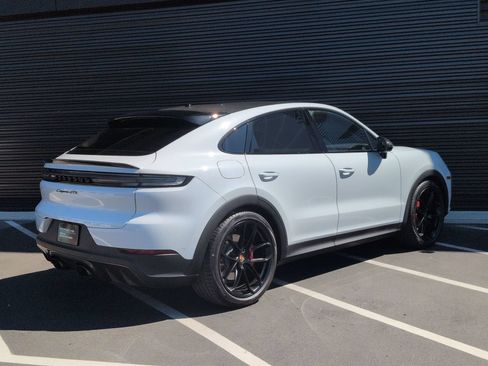 Certified 2025 Porsche Cayenne GTS AWD/4WD image 7