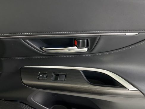 Used 2022 Toyota Venza Limited image 56