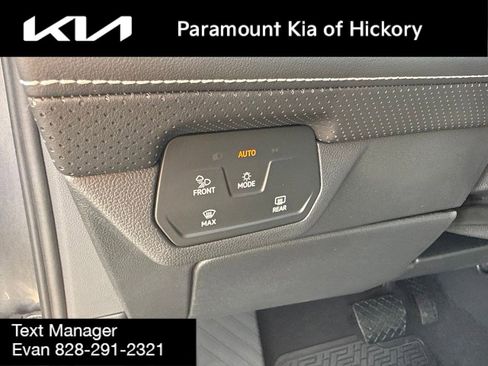Used 2025 Volkswagen Atlas SEL AWD/4WD image 20