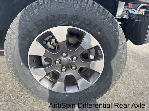 Used 2018 Jeep Wrangler Unlimited Sahara image 14