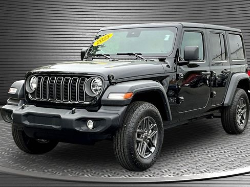 Used 2025 Jeep Wrangler Unlimited Sport AWD/4WD image 3