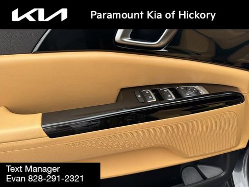 Used 2023 Kia Carnival EX image 22