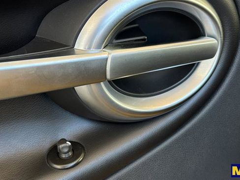 Used 2005 Chevrolet SSR w/ Preferred Equipment Group image 12