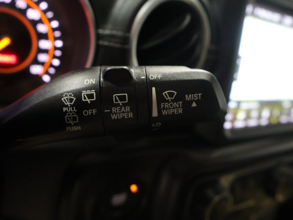 Used 2018 Jeep Wrangler Unlimited Sahara AWD/4WD image 37