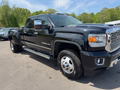 Used 2019 GMC Sierra 3500 Denali AWD/4WD image 12