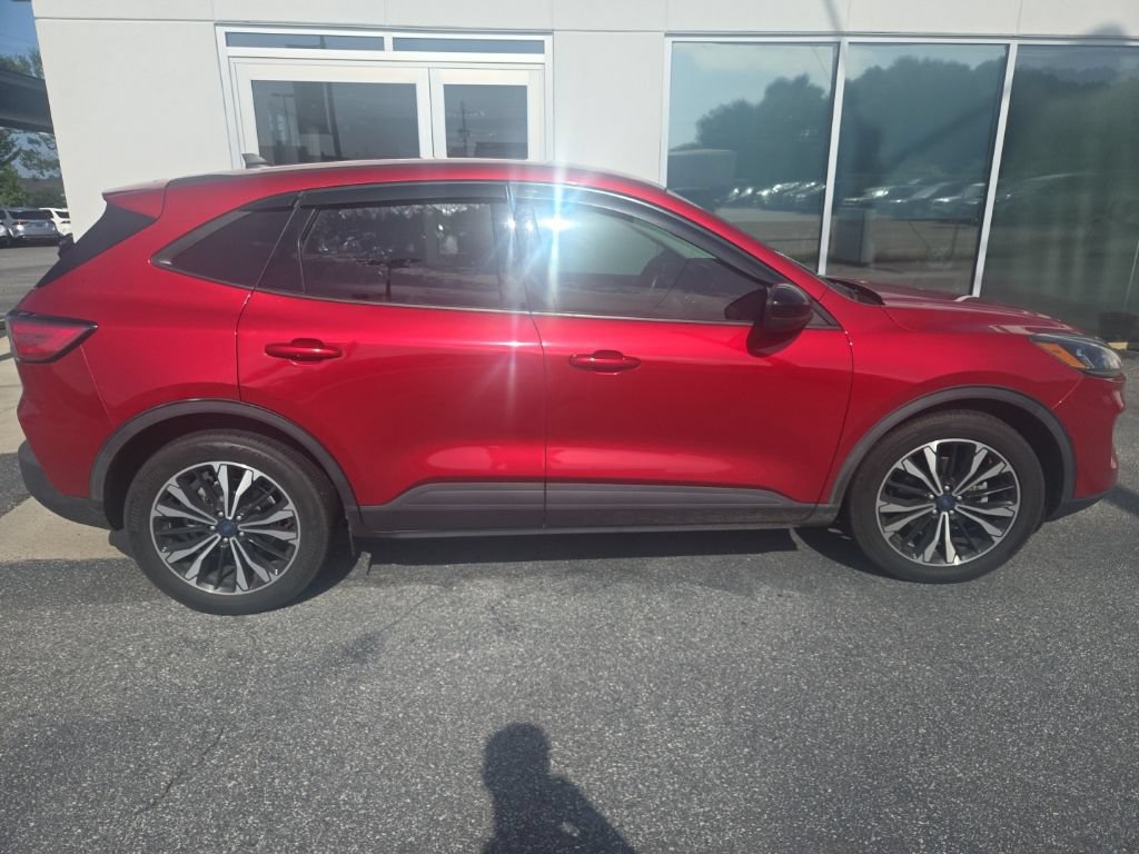 Used 2022 Ford Escape SE w/ SE Sport Appearance Package FWD image 32