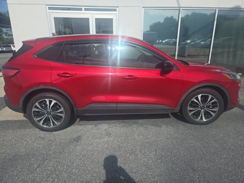 Used 2022 Ford Escape SE w/ SE Sport Appearance Package FWD image 32