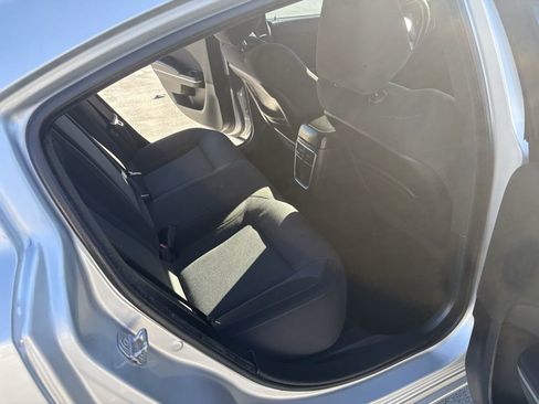 Used 2019 Dodge Charger SXT image 10