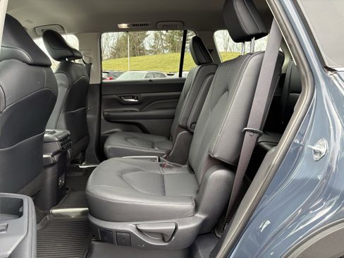 Used 2024 Toyota Grand Highlander Limited image 34