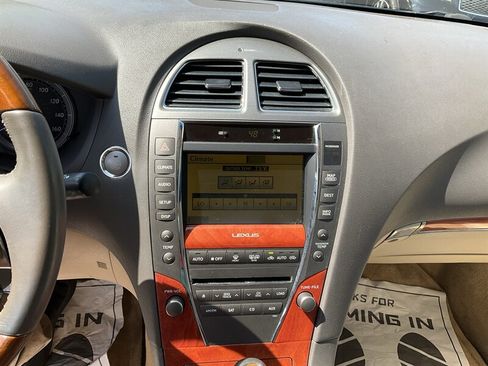 Used 2010 Lexus ES 350 w/ Preferred Accessory Package FWD image 24