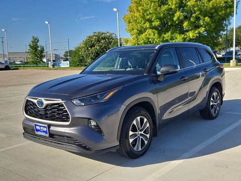 Used 2023 Toyota Highlander XLE FWD image 8