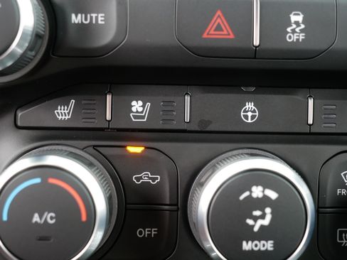 Used 2022 RAM 2500 Laramie AWD/4WD image 32