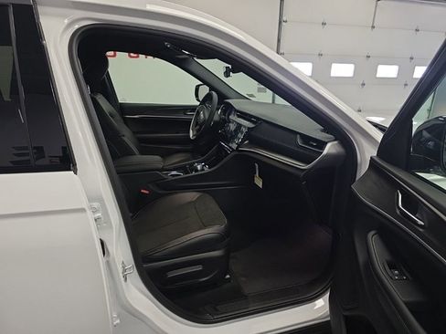 New 2026 Jeep Grand Cherokee Altitude image 19