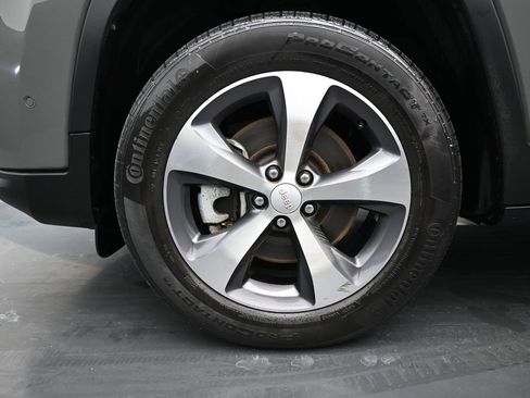 Used 2021 Jeep Cherokee Limited image 10