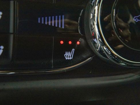 Used 2023 Chevrolet TrailBlazer RS w/ Sun and Liftgate Package image 26