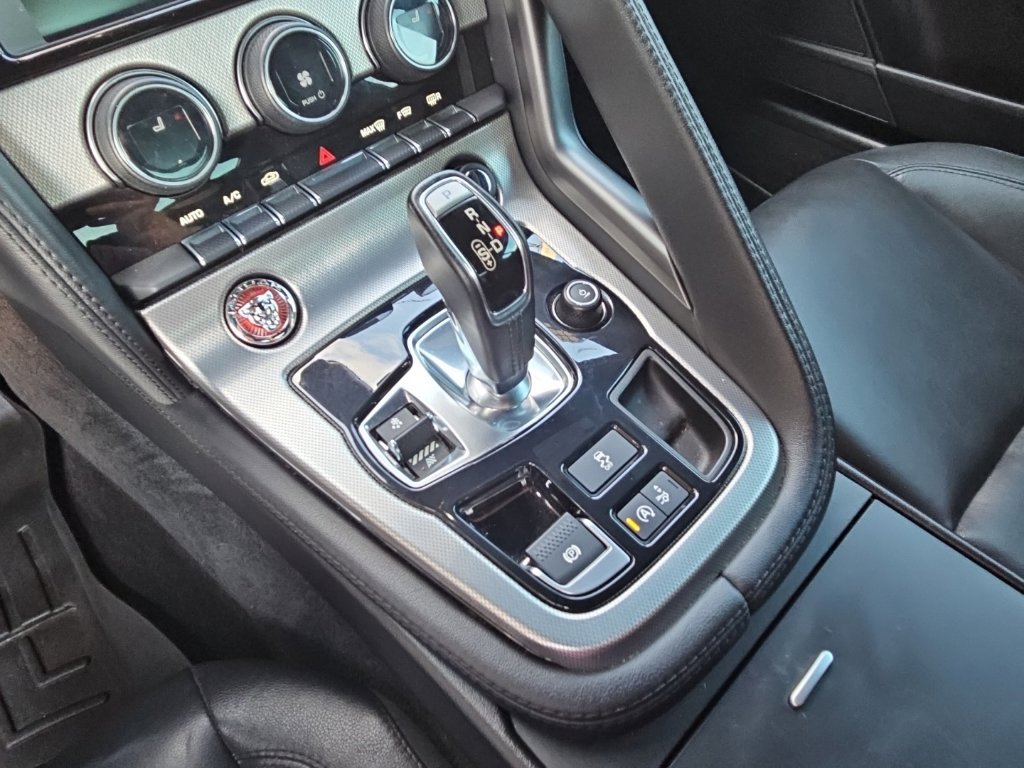 Used 2017 Jaguar F-TYPE Coupe RWD image 18