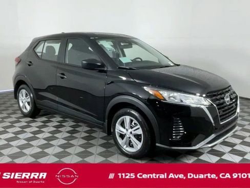 New 2025 Nissan Kicks Play S image 1