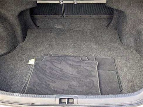 Used 2015 Toyota Camry LE image 6