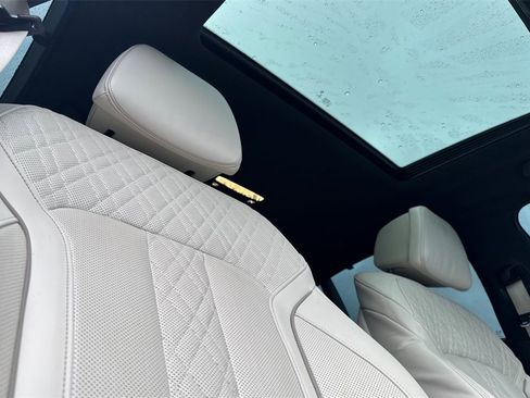 Used 2022 BMW M550i xDrive w/ Executive Package image 19