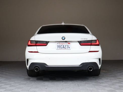 Used 2022 BMW 330i Sedan w/ M Sport Package RWD image 11