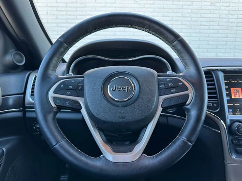 Used 2017 Jeep Grand Cherokee Limited image 29