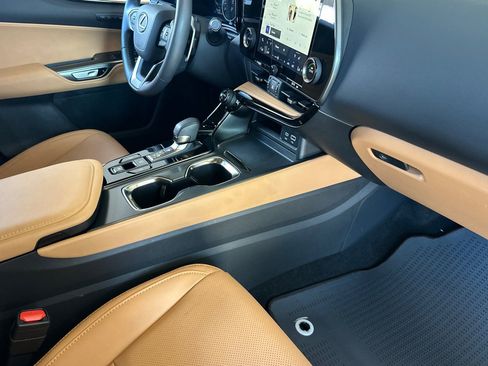 Used 2025 Lexus NX 250 FWD w/ Accessory Package (2T) image 13