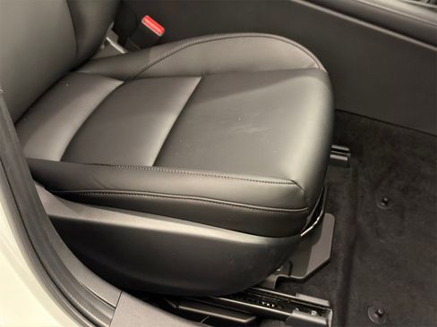 Certified 2025 MAZDA MAZDA3 s Sport image 12