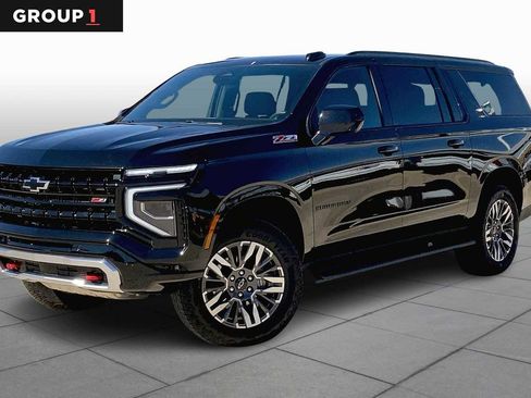 Certified 2025 Chevrolet Suburban Z71 image 1