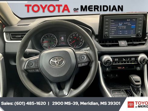 Used 2022 Toyota RAV4 XLE image 5