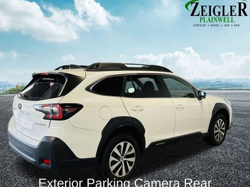 Used 2024 Subaru Outback Premium AWD/4WD image 7