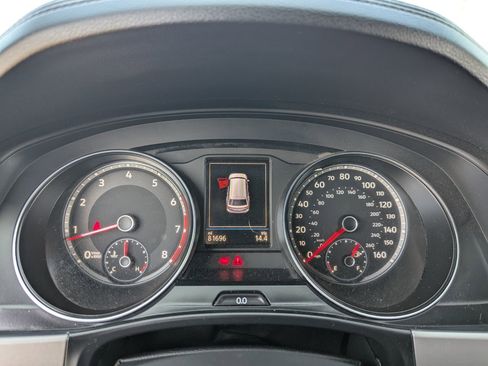 Used 2020 Volkswagen Atlas Cross Sport SE w/ Panoramic Sunroof Package image 30