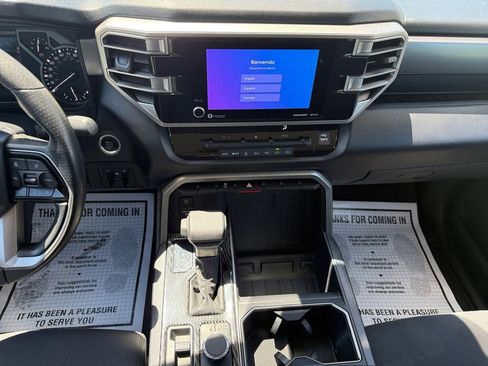 Used 2022 Toyota Tundra SR5 w/ SR5 Convenience Package AWD/4WD image 11
