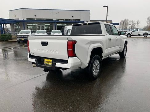 Used 2025 Toyota Tacoma SR5 image 5