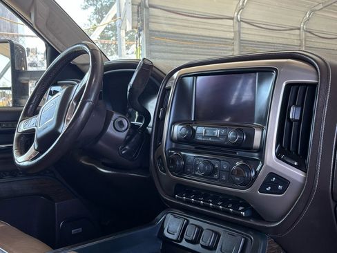 Used 2018 GMC Sierra 2500 Denali w/ Duramax Plus Package AWD/4WD image 6