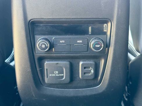 Used 2022 Buick Enclave Premium AWD/4WD image 32