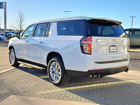 Used 2021 Chevrolet Suburban Premier w/ Premium Package image 2